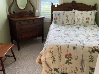 Classic Green Lake cottage, lakefront, screened boathouse deck, dock, swimming Hotels in Green Lake County