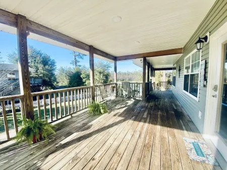 Cooper Basin River House - 30 mins to beaches