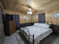 Rustic River Valley House Hotels in Oppelo