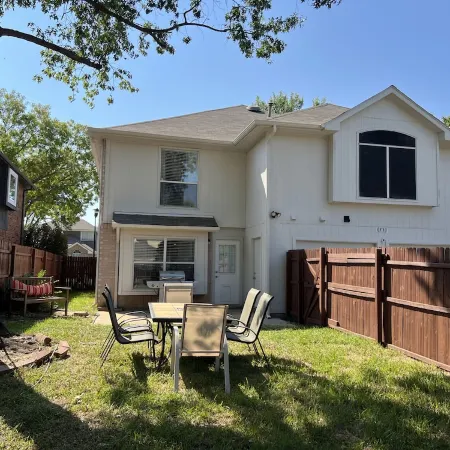 Spacious Living, BBQ, Minutes to DFW Airport, Sleep 16