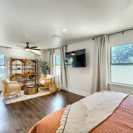 Wine Trail Retreat w/ Fire Pit, Cold Plunge, Grill, Walk to Downtown JC!