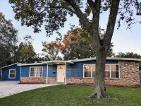 2 homes for 1 - Arcade, Firepit, Patio - Main house & Lrg guest house included! Hotels near Plato's Closet - Regency, FL
