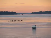 Waterfront. Boston & Island Views. Kayaks Onsite.  Fall Dates Available!