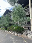 Luxury Remodel Downtown Condo Across from Yampa River