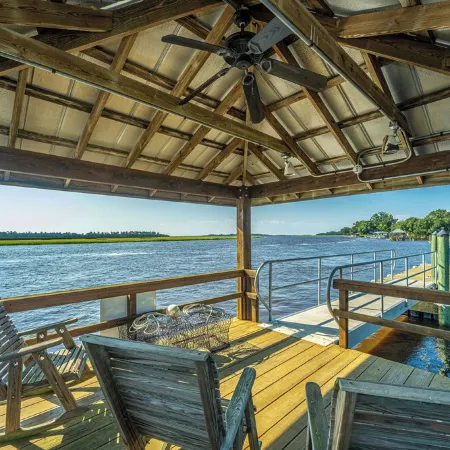 BENNETT’S POINT BUNGALOW ON DEEP WATER WITH PRIVATE DOCK ACCESS