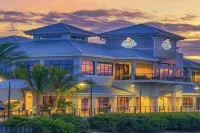 Serene Renovated PGA National Golf Villa - Spa, Pool, Beach. Family friendly!
