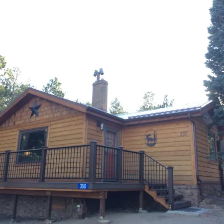 Charming Cabin In The Pines