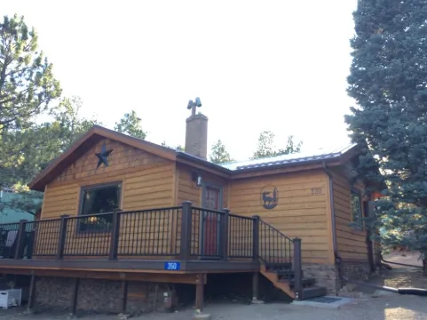Charming Cabin In The Pines