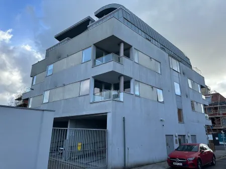 Luxury modern Apt with parking on Leigh Broadway Отели в г. Саутенд-он-Си