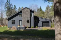 Modern Cabin in the Catskills Pet Friendly!