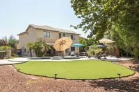 New Family-friendly Remodeled pool, hot tub, golf