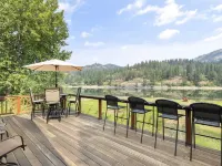 Garden Cottage Getaway on the Pend Oreille River! Pet-Friendly! Water Access!! Hotele w: Pend Oreille County