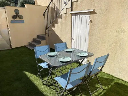 Presqu'île de Giens, new T2, "La Longue", Отели в г. Йер