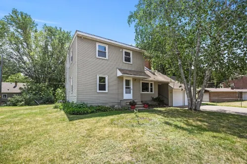 6BR Home w public Lake Access 1.8miles 2 DT Wayzata, enjoy the lake year round! Hotels in Minnetonka