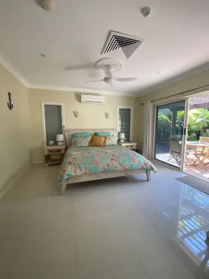 Stones throw to the beach