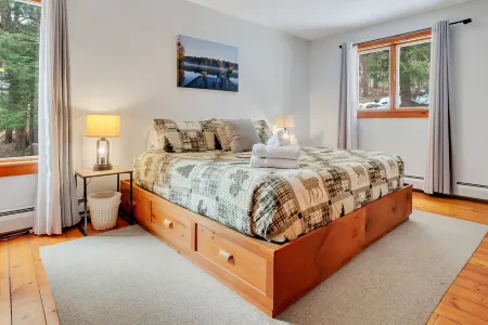 Cozy Lakefront Home on Great Sacandaga – Year-Round Fun