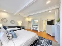 Getaway at the "Gardenia" Suite -Pool, Hottub, Kayaks, Fire Pit, & Lake Access!