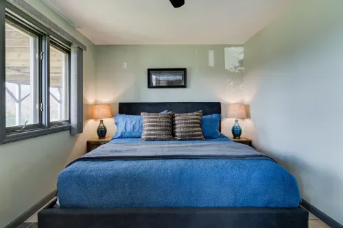 Pets welcomed, fully fenced in yard. Beautiful 1BR suite w full kitchen, WI-FI