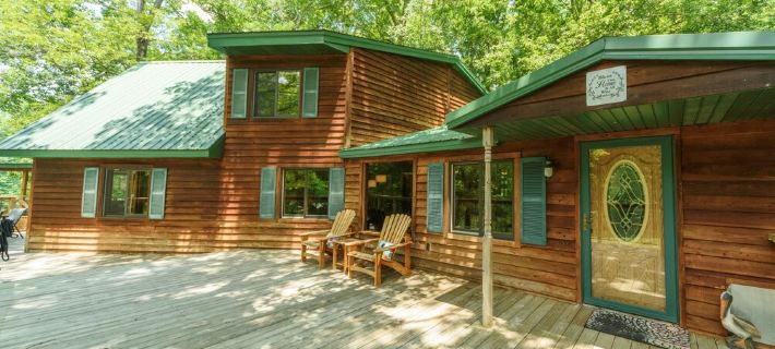 HotTub! FirePit, Private 2.5 acre Pond, 2 Kayaks! GameRoom! Slps12+ Hotels in Union County