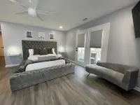 New Modern Townhome Downtown- 3Levels