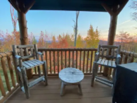 Ski In / Ski Out Treetops Home with Outdoor Private Spa