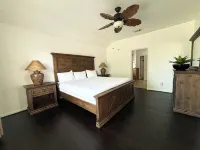 Elegant Family Home near Kemah, League City, NASA Space Center, Galveston Beach