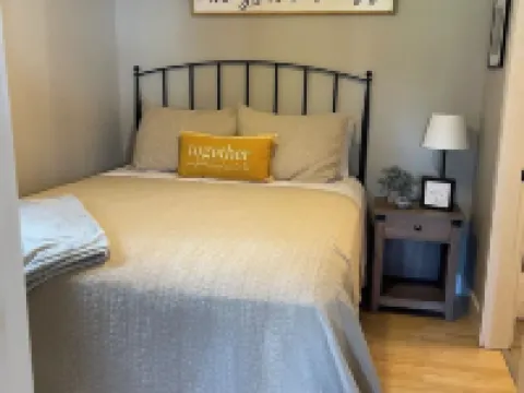 Cozy MaineStay Cottage #1 Hampden/Bangor 漢普登酒店