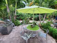 3-Bedrooms Private Sandy Beach Sunsets+Pier+Heated Pool+Bike+Kayak+Founders Park Founders Park Soccer Fields附近的飯店