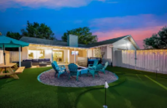 Hot Tub, Putting Green, Game Room!