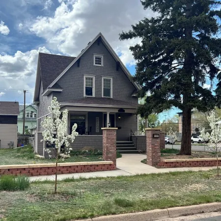 1800s Home Restored 5Br · Walk to UW & Downtown