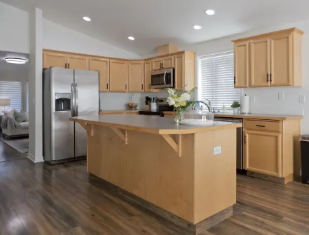 Sunlit Sage House - a peaceful retreat.  3 bed 2 bath bright & clean home