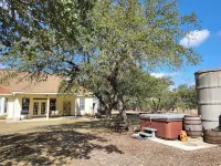3-Acre Hill Country Retreat w/ Private Office Cabin & Fenced Yard Hotels in Spring Branch
