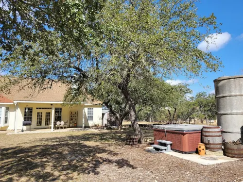 Peaceful, Large Fenced Property, Perfect for Families & Pets in the Hill Country