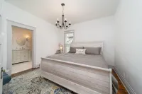 Relax at this charming, cozy DT hideaway - Pet friendly