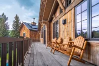 Fox Trot Cabin- On Mountain, Fabulous Views, Hot Tub, Walk to Ski Lifts