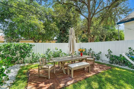 CASITA DELRAY -  314 SW 2nd Street Отели рядом со станцией Delray Beach Tri Rail Station