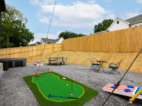 Downtown ~ Hot Tub - Ping Pong - Putting Green - Connect 4 - PAC Man ~ Hotels in Bristol