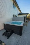 Chic Alderwood Oasis w/Hot tub