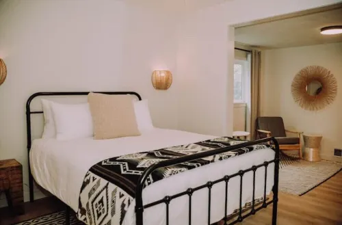 Stylish & Cozy Home - Newly Renovated