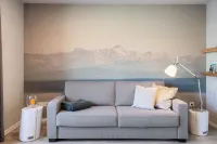 Chic city apartment - city location - close to the lake + single garage