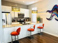 Cozy 2-bedroom townhome with WiFi, AC in charming Kansas City