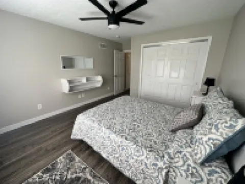 Beautifully remodeled duplex near the ark encounter. This listing is for 1 side. Hotels in Pendleton County