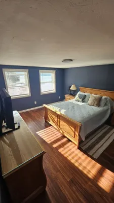 Cozy Lake Front home for Boating, fishing, winter sports, and gorgeous views,