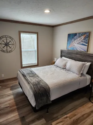 Cozy cottage w/1 bedroom, WiFi, AC in tranquil Springville close to boat ramps