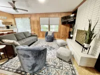 1950's 3BR Downtown Cary Ranch! 10 Min Walk to Downtown Cary Park!