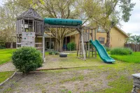 5Br/3.5ba Estate Sleeps 10 w Pool, Jacuzzi, Playground, Game Room, Fire Pit