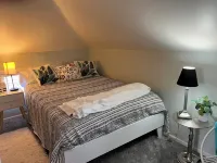 Beautifully furnished 3-bedroom home located half a mile from Hillsdale College Hotels near Rite Aid Pharmacy