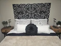 Cozy spacious 1-bedroom apartment sleeps 3, with AC, walk to town. Near skiing.