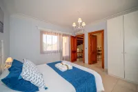 Spectacular villa with pool and private tennis court150 meters from the sea