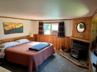 Blackfoot Riverfront Home, Gorgeous River Views on One Acre, 15 min. To Missoula